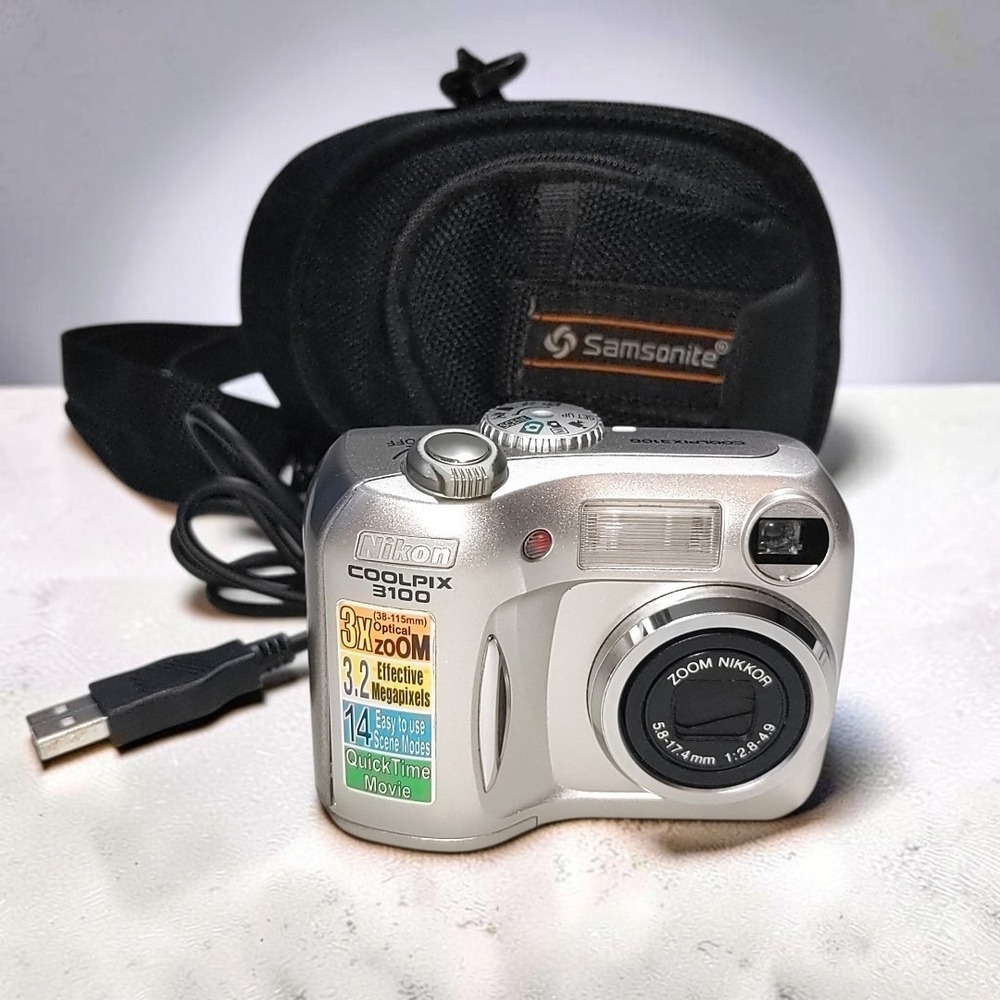 VTG Nikon Coolpix 3100 Digital Camera Silver Digicam 3.2MP 3x Zoom Pouch Cord